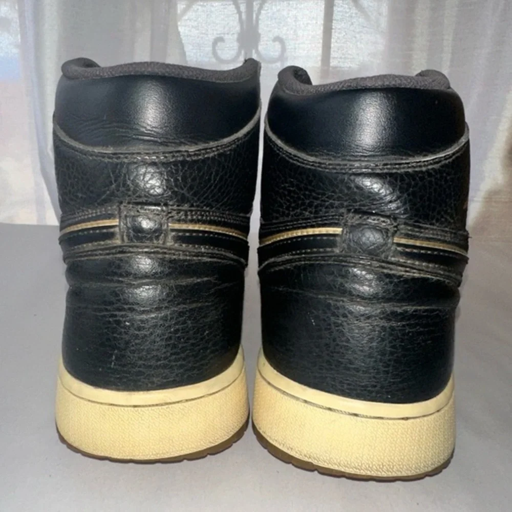 Used‎ Air Jordan Retro 1 High City of Flight 2018 Mens size 12 (555088-031)